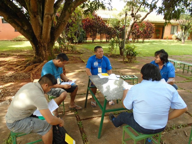 Lideranças do Rio Negro e Roraima discutindo o processo histórico de massacre sofrido pelos povos indígenas no Brasil.. Foto: Isaias Fontes/FOIRN 