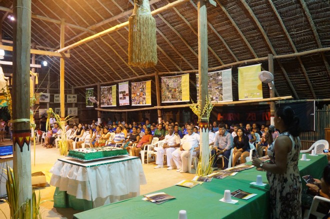 Noite dia 30 de abril na maloca da FOIRN, em São Gabriel da Cachoeira. Foto: SETCOM/FOIRN