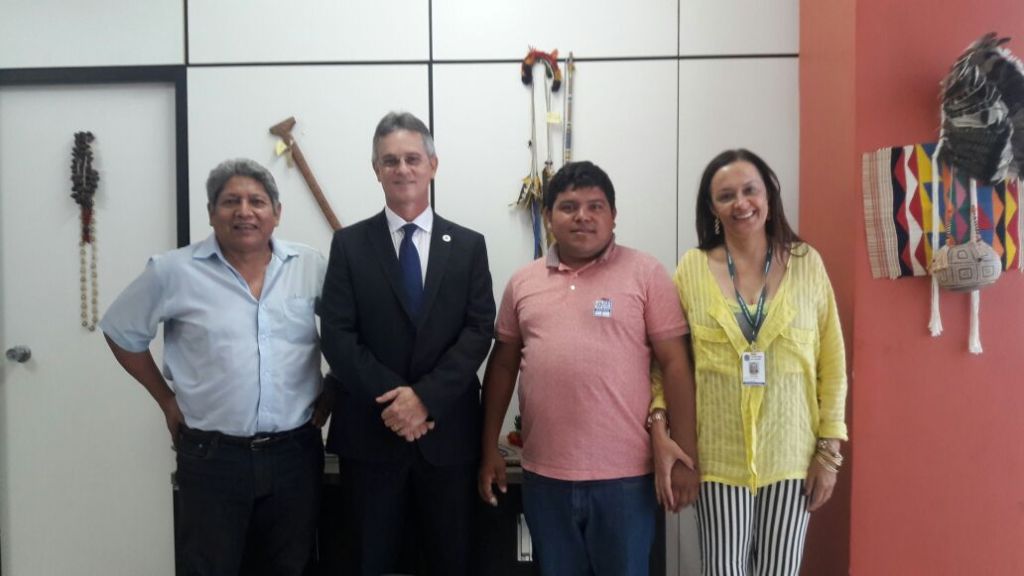 Em reunião hoje, 06/03 na sede da SESAI em Brasília diretor da Foirn entrega documento ao novo secretário da SESAI sobre a situação da saúde indígena no Rio Negro
