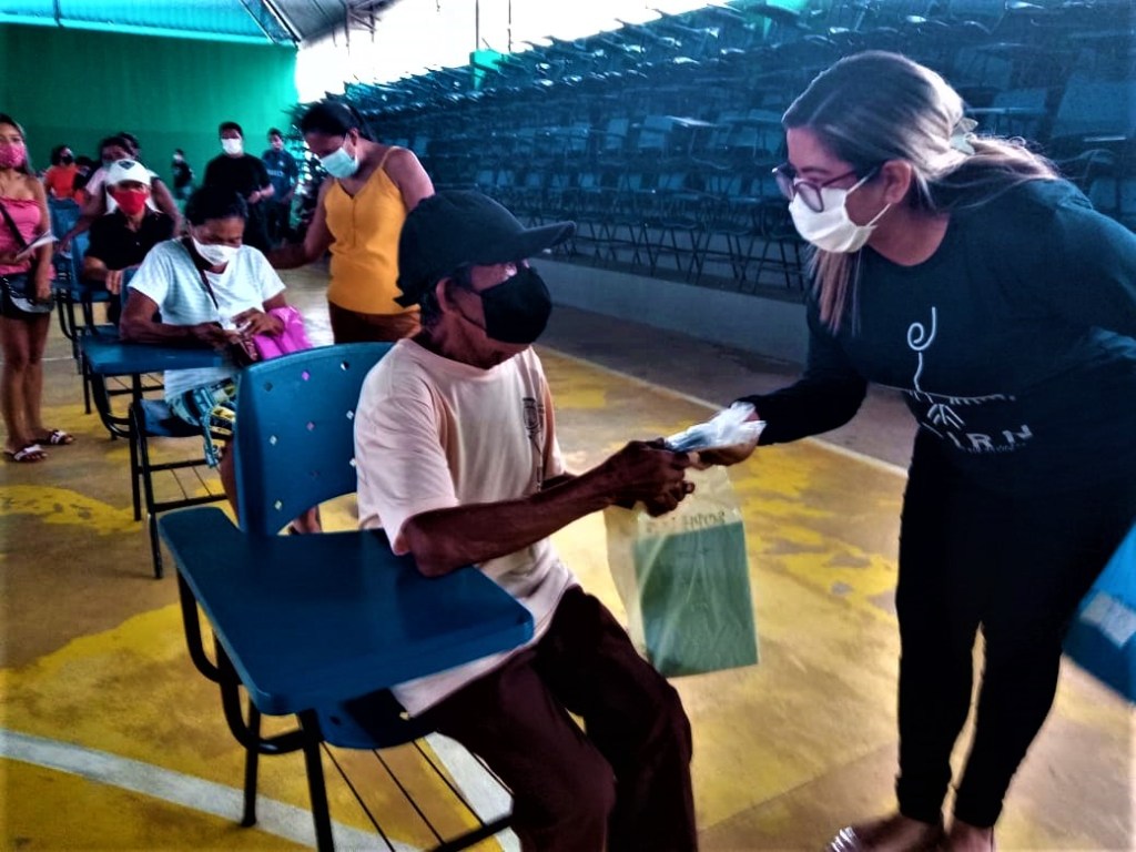 Segunda dose de vacina e de&nbsp;solidariedade